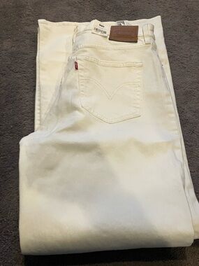 NWT Levi’s cream jeans